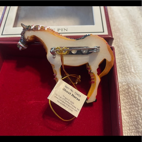 Trail of painted ponies Ghost Horse brooch pin - 12403 - Picture 2 of 3